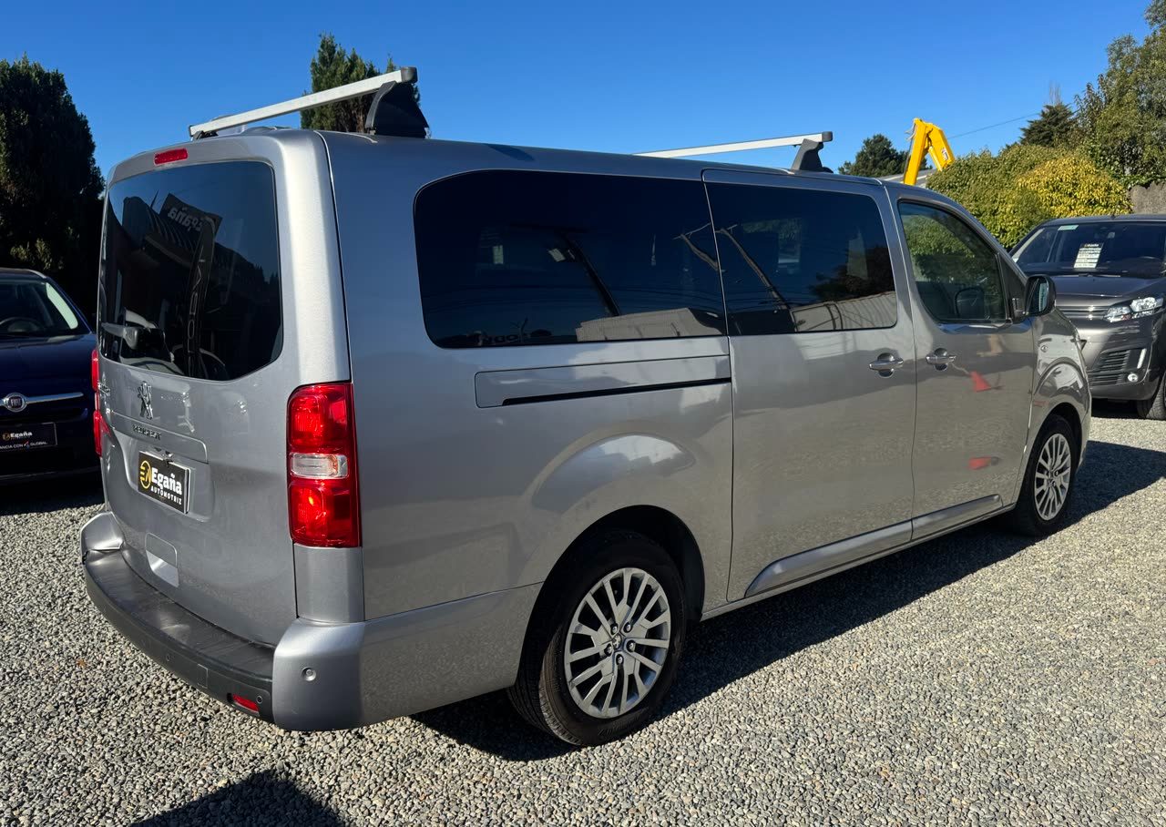 Peugeot Traveller 8+1 2023