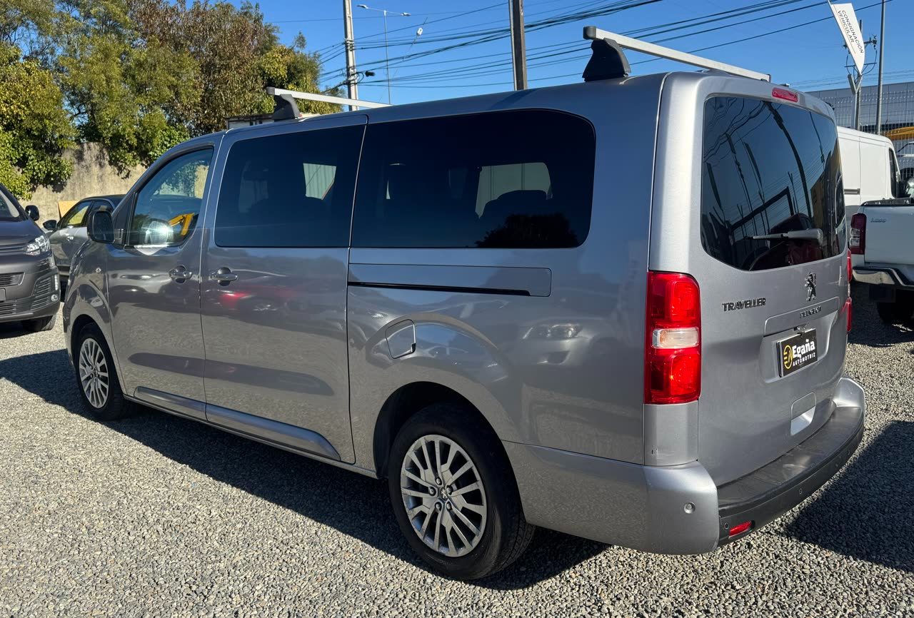 Peugeot Traveller 8+1 2023