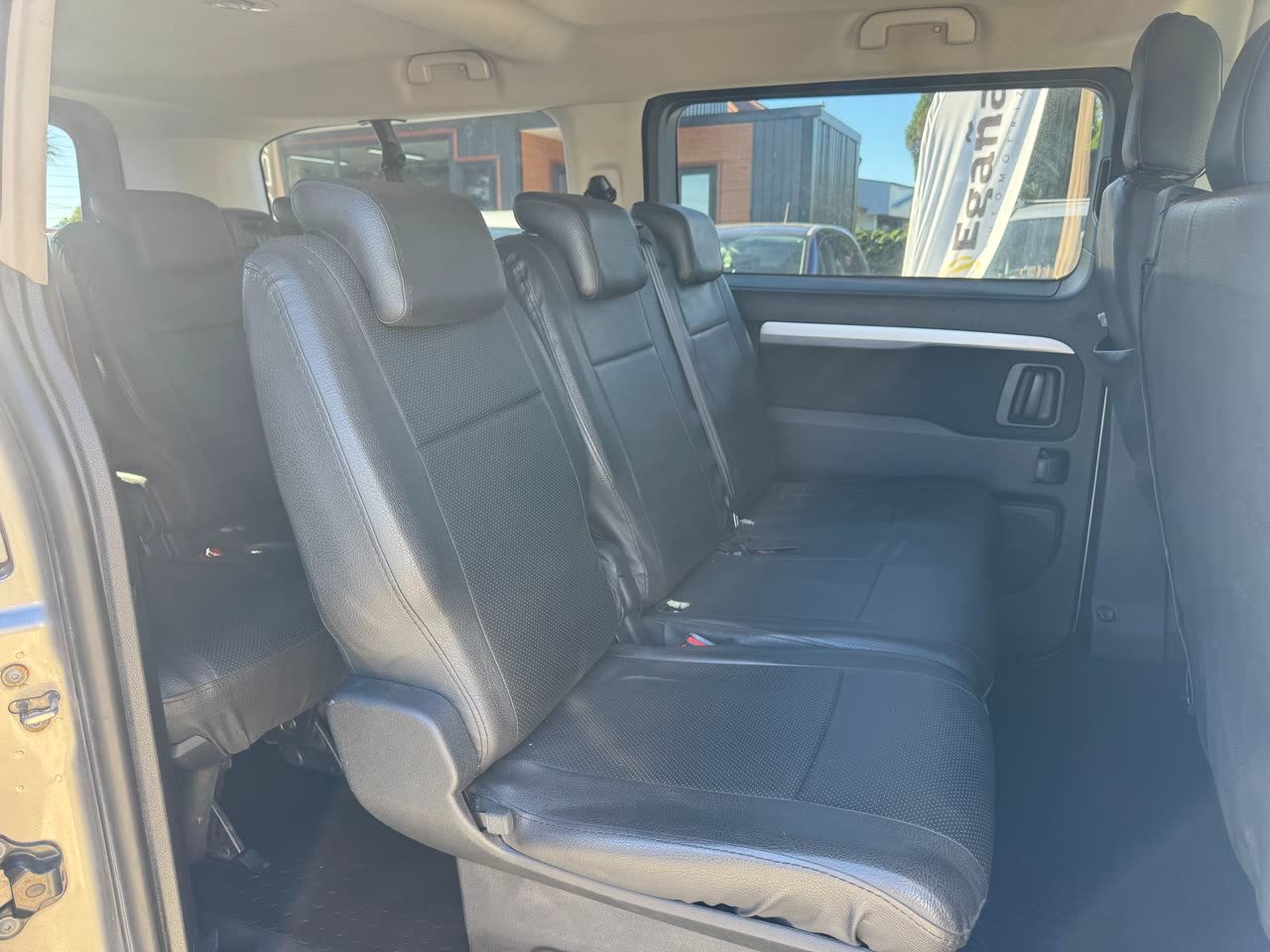 Peugeot Traveller 8+1 2023